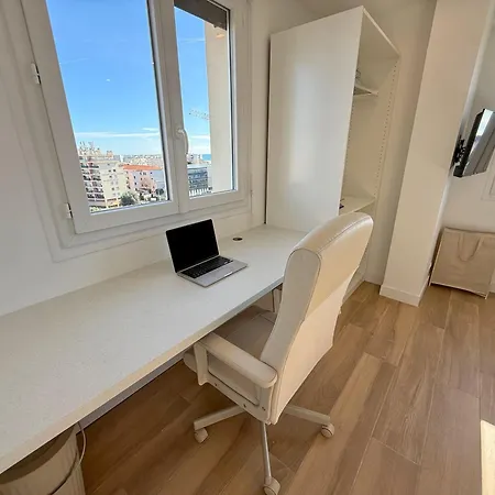 Ouest Privees Modernes Tv Wifi Bureau En Colocation בית אירוח