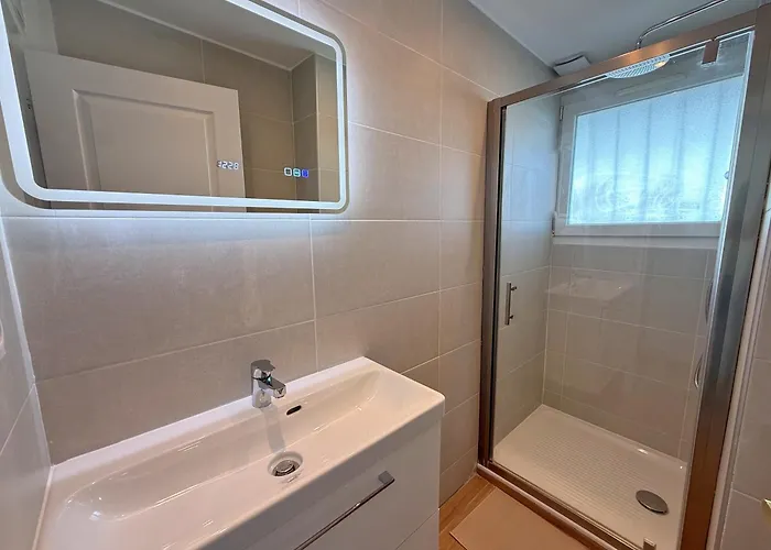 Ouest Privees Modernes Tv Wifi Bureau * Nizza