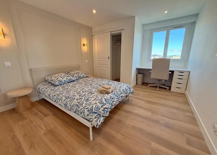 Ouest Privees Modernes Tv Wifi Bureau