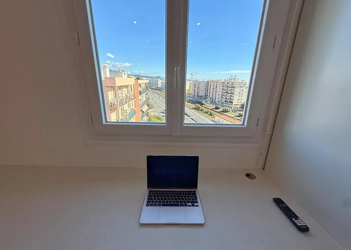 Ouest Privees Modernes Tv Wifi Bureau Nizza