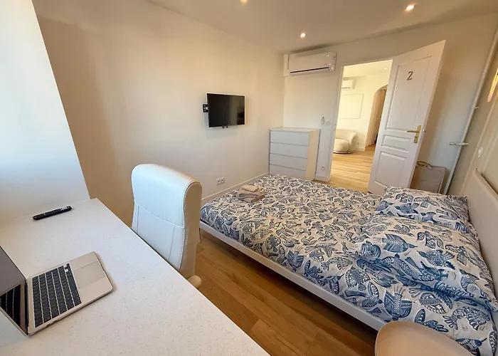 Ouest Privees Modernes Tv Wifi Bureau Alloggio in famiglia