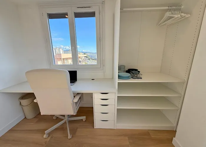 Ouest Privees Modernes Tv Wifi Bureau *