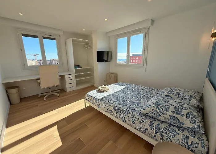 Ouest Privees Modernes Tv Wifi Bureau